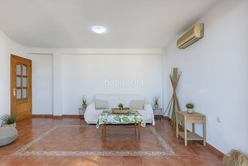 Foto 97ec62ed-d47e-43c1-b5a7-6ebb6a60898e. Apartament amb aparcament piscina a Playamar - Benyamina Torremolinos