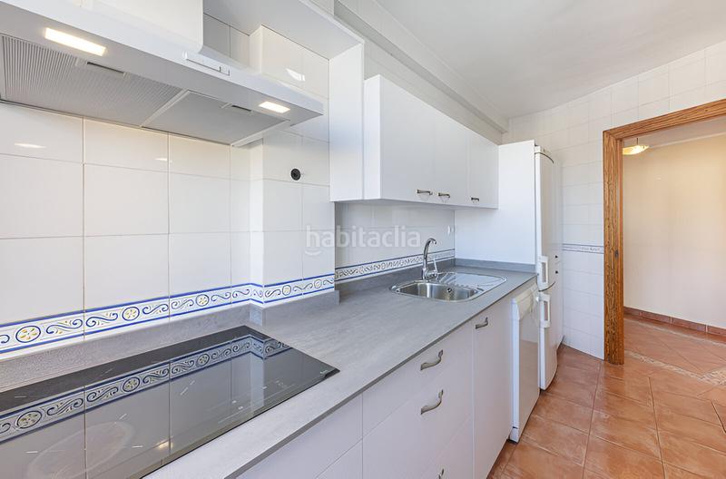 Foto b24a68a6-40ea-46b5-8753-bafa8042dd75. Apartament amb aparcament piscina a Playamar - Benyamina Torremolinos