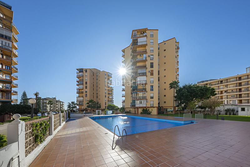 Foto beb2f9c6-5750-4b50-95bc-bb9d11ea4ddf. Apartament amb aparcament piscina a Playamar - Benyamina Torremolinos
