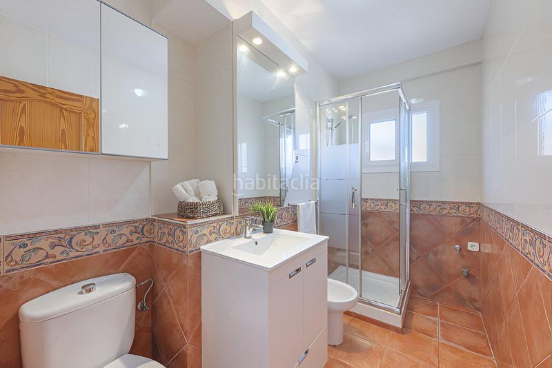 Foto c48dfc99-96f4-43a0-8aef-cbf6cbbbf802. Apartament amb aparcament piscina a Playamar - Benyamina Torremolinos