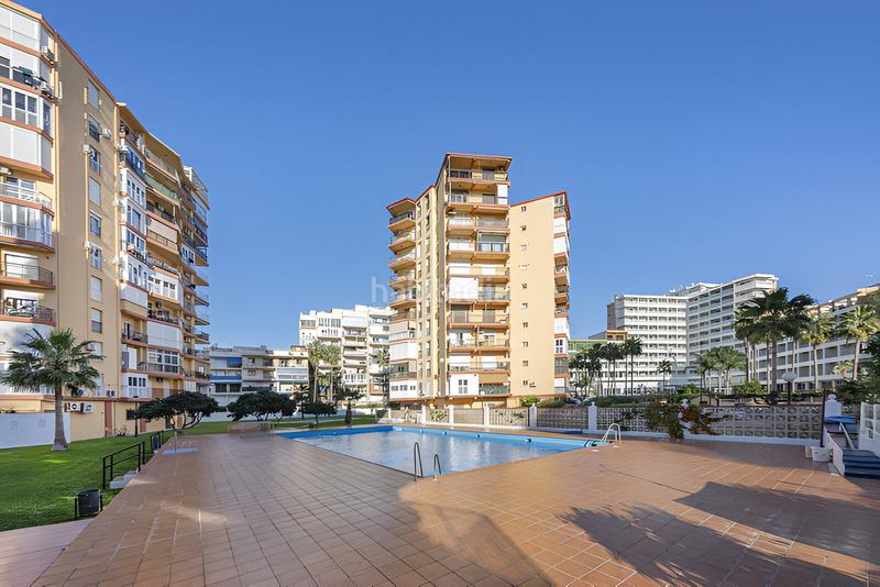 Foto cb9e67f1-7408-4783-9bed-ab0f9afb73f1. Apartament amb aparcament piscina a Playamar - Benyamina Torremolinos