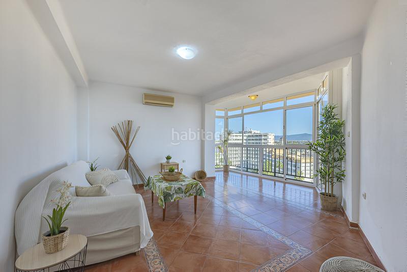 Foto dc3f8cf3-87c5-42cb-a39a-9f8ac671431e. Apartament amb aparcament piscina a Playamar - Benyamina Torremolinos