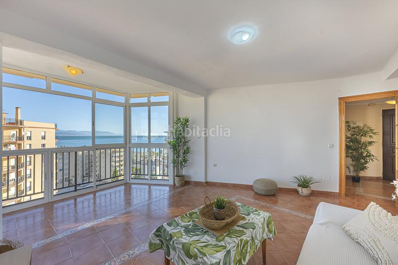 Foto f9907119-831c-4100-98b1-5a4967f458ca. Apartament amb aparcament piscina a Playamar - Benyamina Torremolinos