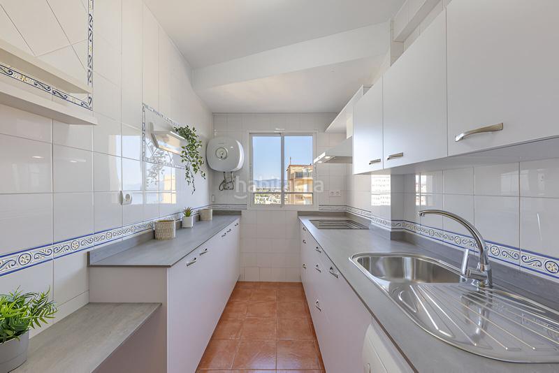 Foto fc524567-84f5-42fb-942b-6c2f82b56f7f. Apartament amb aparcament piscina a Playamar - Benyamina Torremolinos