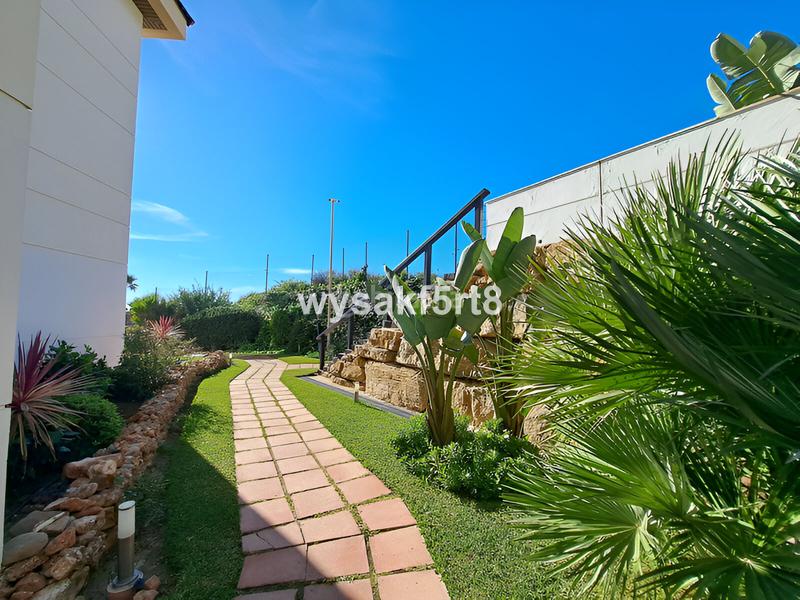 Foto 729ac366-2bf2-49a6-b64f-fbddbeb0909f. Appartement mit parking pool in La Duquesa Manilva