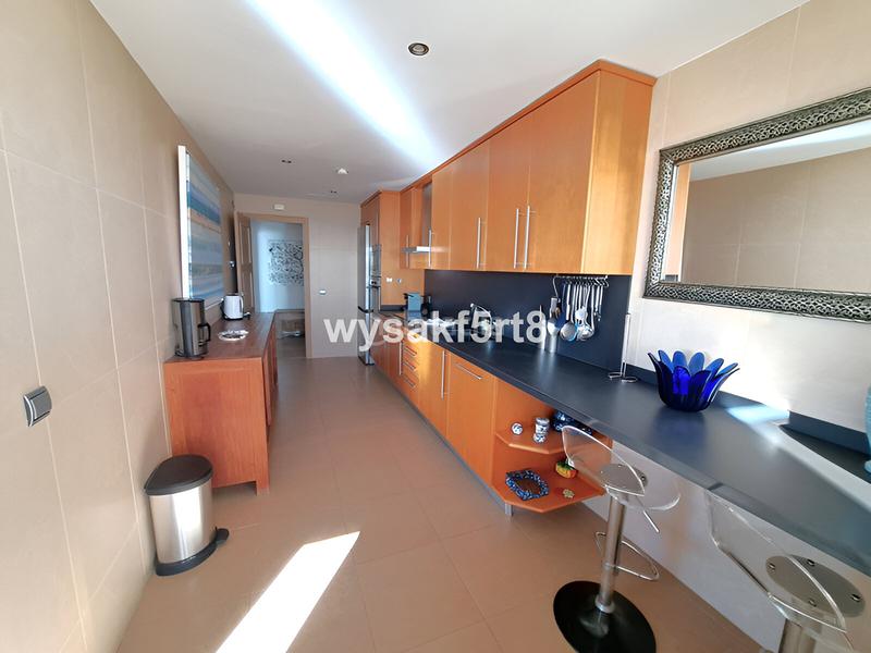 Foto a4ae7705-2ed3-4296-8dd3-7bb700edb45e. Appartement avec parking piscine dans La Duquesa Manilva