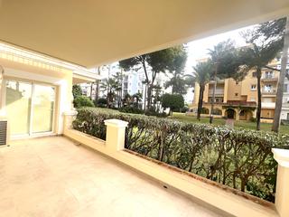 Rez-de-chaussée à Puerto Banús. Apartamento en planta baja en venta en puerto banús