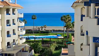 Apartamento en San Luis de Sabinillas. Apartamento en planta media en venta en san luis de sabinillas