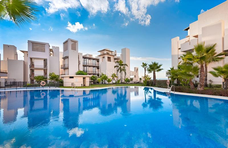 Foto 8552c16e-c52c-40cc-8997-ec7ab0d3f6c8. Apartamento  en planta media en venta en Estepona