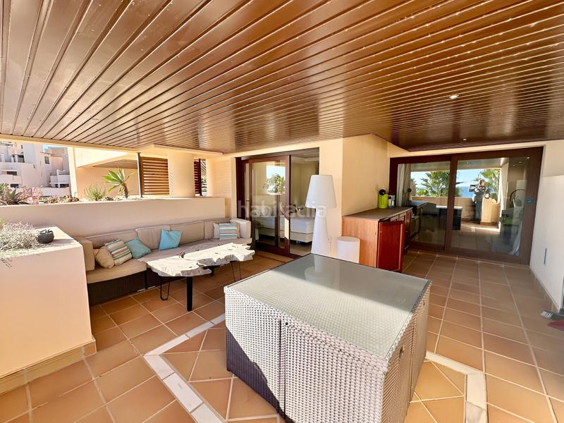 Foto db9a1327-1f5c-489d-bcfd-1d12be170ef0. Apartamento  en planta media en venta en Estepona