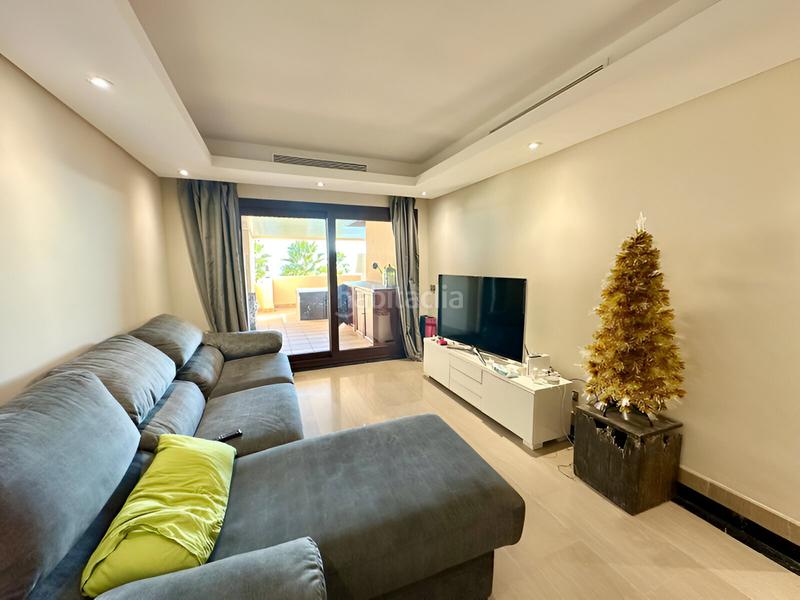 Foto e0ebd718-68ee-4a07-8948-6b66d2ae769d. Apartamento  en planta media en venta en Estepona