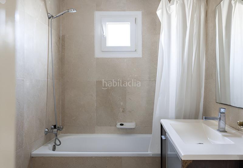 Foto 16e382c1-24ec-454d-b363-d372334402ba. Casa pareada casa adosada en venta en el paraíso en Estepona