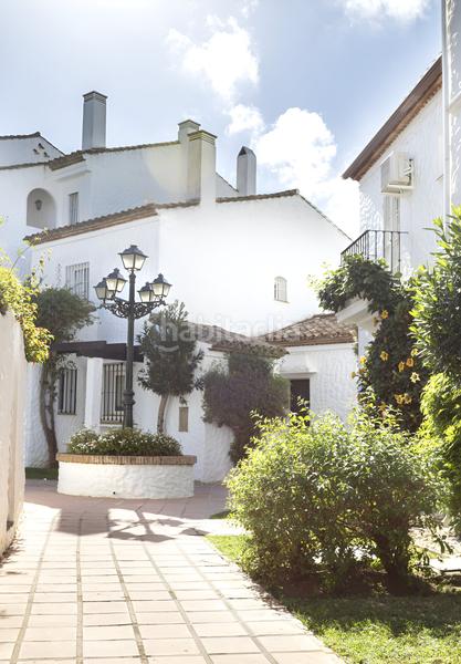 Foto 5b7f38e0-1226-4149-b81a-763212f4334b. Casa pareada casa adosada en venta en el paraíso en Estepona