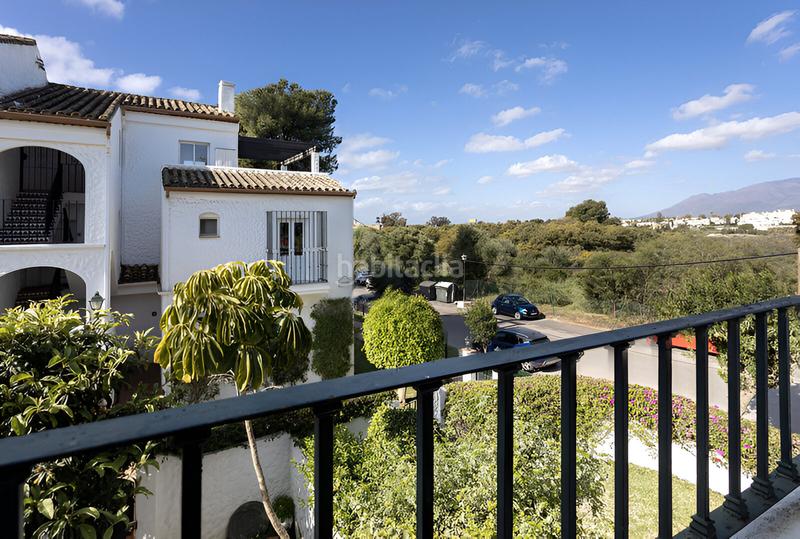 Foto 6283c941-cd20-42a9-80c1-a9bd07a221b4. Casa pareada casa adosada en venta en el paraíso en Estepona