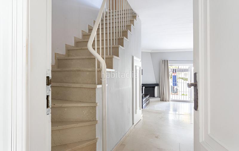 Foto b1f602e3-2fe9-4c75-9edd-9d12ecd781ed. Casa pareada casa adosada en venta en el paraíso en Estepona
