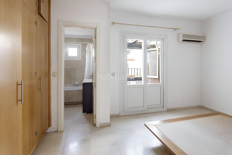 Foto ceefa01d-ffa3-4c4b-80bc-05f1adc14183. Casa pareada casa adosada en venta en el paraíso en Estepona