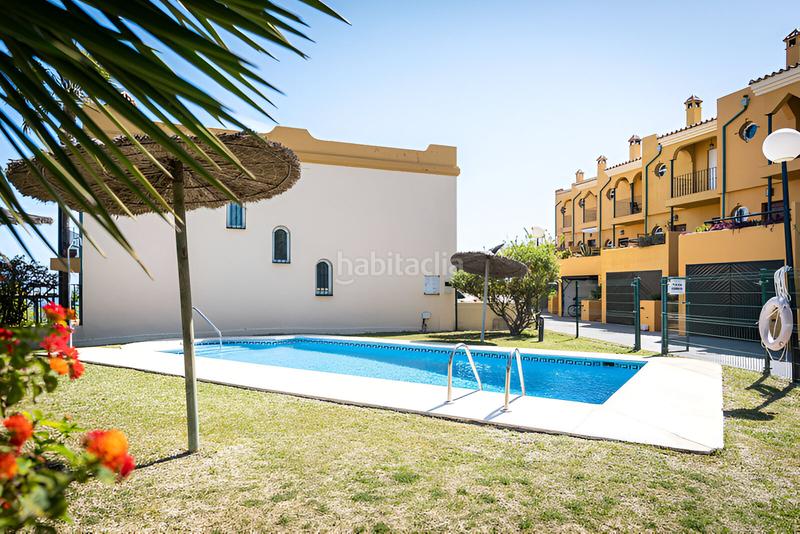 Foto b48321cd-6b99-49a1-b968-1f58e036b51c. Casa adosada  en venta en Manilva pueblo Manilva