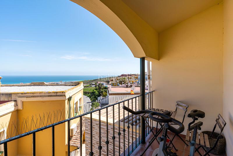 Foto d923e150-f8a2-4ed5-822f-4e7538631a19. Casa adosada  en venta en Manilva pueblo Manilva