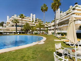Apartament a Puente Romano. Apartamento en planta media en venta en la milla de oro