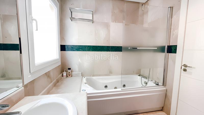 Foto cc53238a-7c77-4b39-ae6b-bb3839f8f5b1. Apartamento  en planta media en venta en Marbella