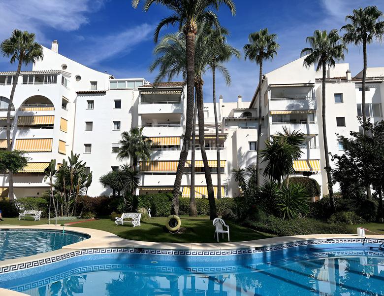 Foto e38a29ea-8c60-4139-aa08-4a6bbe4c16a6. Apartamento  en planta media en venta en atalaya en Benahavís