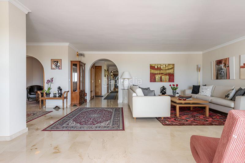 Foto ee39e9e8-7be1-41c7-8fd3-57c050ecc478. Apartamento  en planta media en venta en atalaya en Benahavís