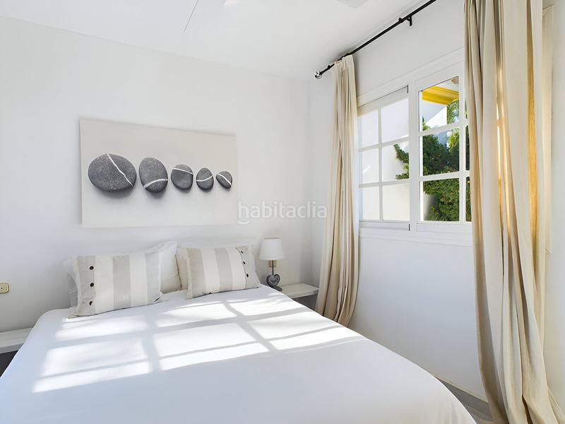 Foto 060d8535-a362-4d2d-8487-cf38c8e10b07. Casa adossada amb aparcament piscina a Centro Estepona