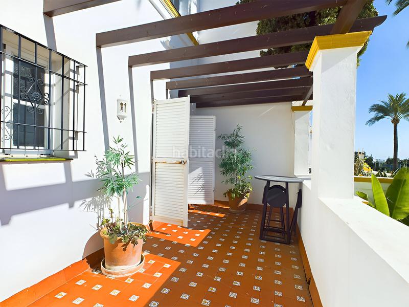 Foto 15fcba3f-8367-4b87-91e9-cef0afaf7950. Casa adossada amb aparcament piscina a Centro Estepona