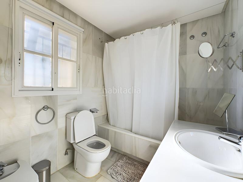 Foto 4a6351aa-9bc4-486e-91c4-382c82c1d7a1. Casa adossada amb aparcament piscina a Centro Estepona