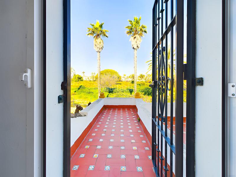 Foto 528d28c1-a12e-492a-ad99-a3d76177e1da. Casa adossada amb aparcament piscina a Centro Estepona
