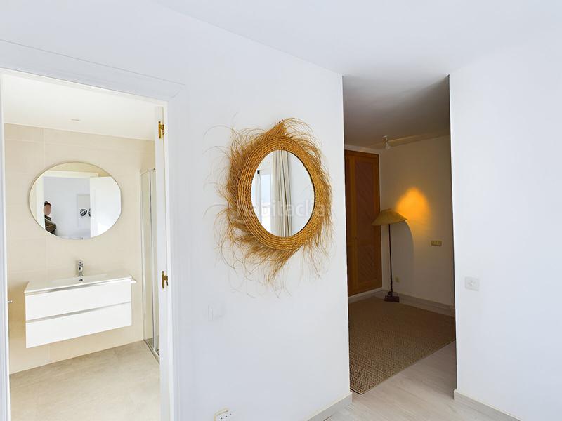 Foto 5c2352c3-9910-4968-8aab-30c060379ddb. Casa adossada amb aparcament piscina a Centro Estepona
