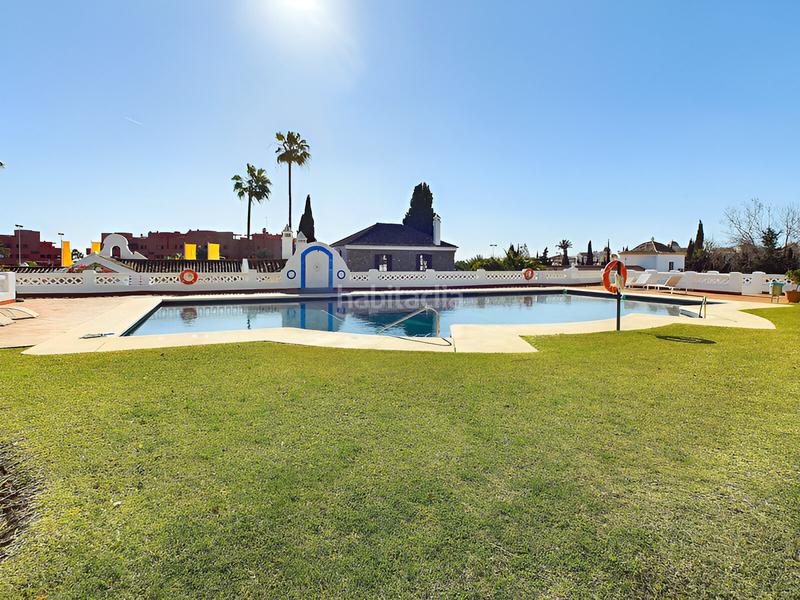 Foto 64a68853-b7bc-459e-99f4-ce2c313bb43b. Casa adossada amb aparcament piscina a Centro Estepona