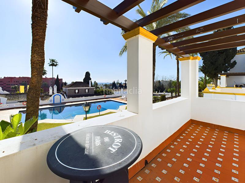 Foto c8b23152-d33c-47fb-945b-cd6049a7b9ba. Casa adossada amb aparcament piscina a Centro Estepona