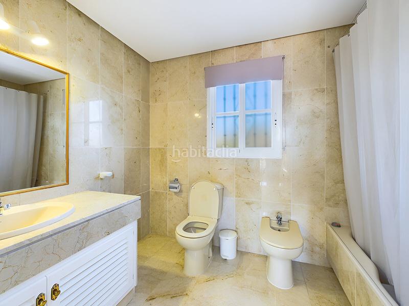 Foto cca4aaa6-d7fb-4645-9433-13680aee80d6. Casa adossada amb aparcament piscina a Centro Estepona