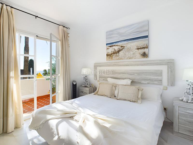 Foto d30838d4-f869-43d3-8d1e-dd36b2fc7382. Casa adossada amb aparcament piscina a Centro Estepona
