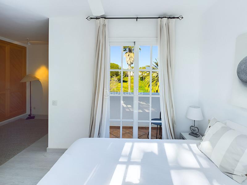 Foto d76746d0-a22a-4b62-8cec-829f8116f6a0. Casa adossada amb aparcament piscina a Centro Estepona