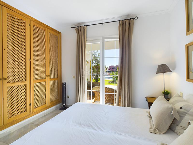 Foto db31c535-5494-45f2-9770-4d1ec82a9944. Casa adossada amb aparcament piscina a Centro Estepona