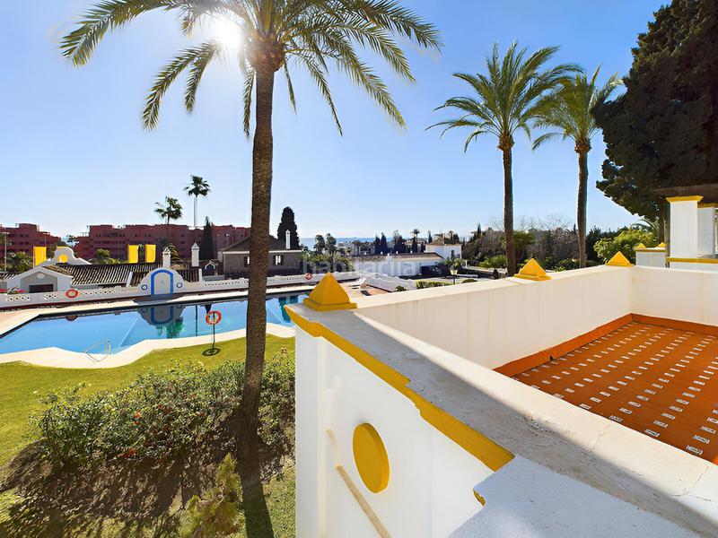 Foto f0e39150-735b-4792-a2d9-fea0c33c621d. Casa adossada amb aparcament piscina a Centro Estepona