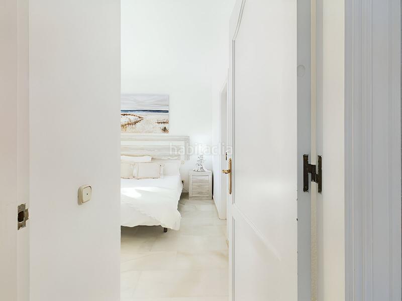 Foto f5daa0ff-d96e-4ea4-a4b7-5beec7ac239c. Casa adossada amb aparcament piscina a Centro Estepona