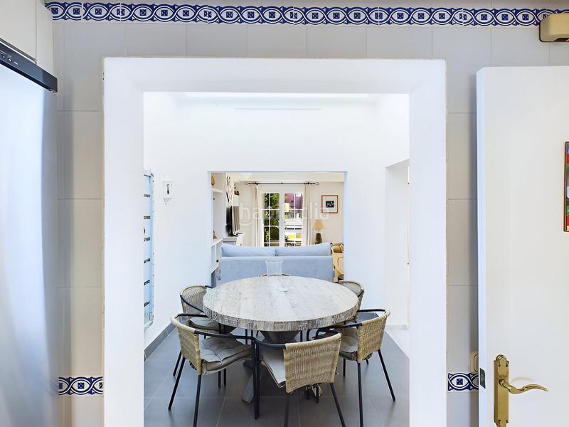 Foto fbd9a39b-b0e4-46ad-9522-f0e96487bd3d. Casa adossada amb aparcament piscina a Centro Estepona