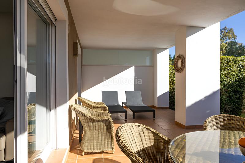 Foto f38c6cee-91a9-432c-9079-7ae8c04bcf94. Planta baja apartamento en planta baja en venta en atalaya en Benahavís