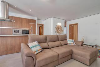 Apartament a Puerto Banús. Apartamento en planta media en venta en puerto banús