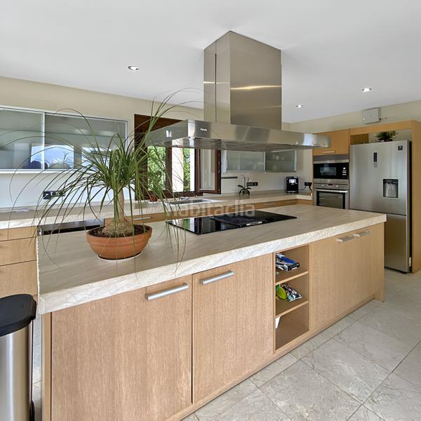 Foto 7287f94c-9329-42e2-8413-bb3a40168808. House with heating parking pool in Manilva pueblo Manilva