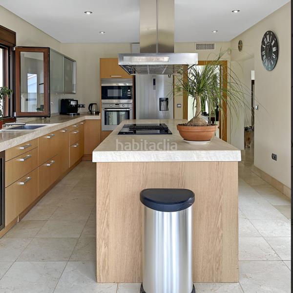 Foto b2c5b57b-ffff-40db-8934-70154d8c9257. House with heating parking pool in Manilva pueblo Manilva