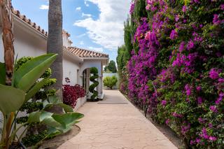 Haus in Playa Bajadilla - Puertos. Villa independiente en venta en marbella