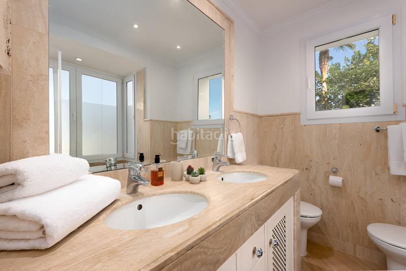 Foto 587c5ee0-4c7b-4e98-8078-7e016afda626. Apartamento  en planta media en venta playa en Casares