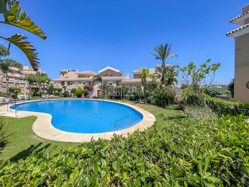 Foto 14b1ec07-049d-47ff-93dc-7ce9d9a37da1. Casa a schiera con parcheggio piscina in La Duquesa Manilva