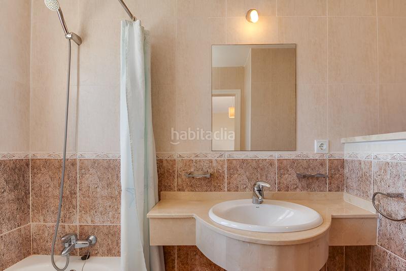 Foto 16e9e3c8-f514-464f-a05f-1a1dbbcb8303. Casa a schiera con parcheggio piscina in La Duquesa Manilva