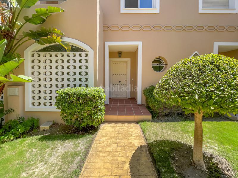 Foto 5e7faf8a-3098-4f8d-8006-fae5b3eb7eb2. Casa a schiera con parcheggio piscina in La Duquesa Manilva