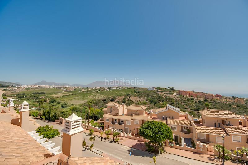 Foto 6020e7a3-4019-44cc-a7d0-36f3c78f3a8e. Casa a schiera con parcheggio piscina in La Duquesa Manilva